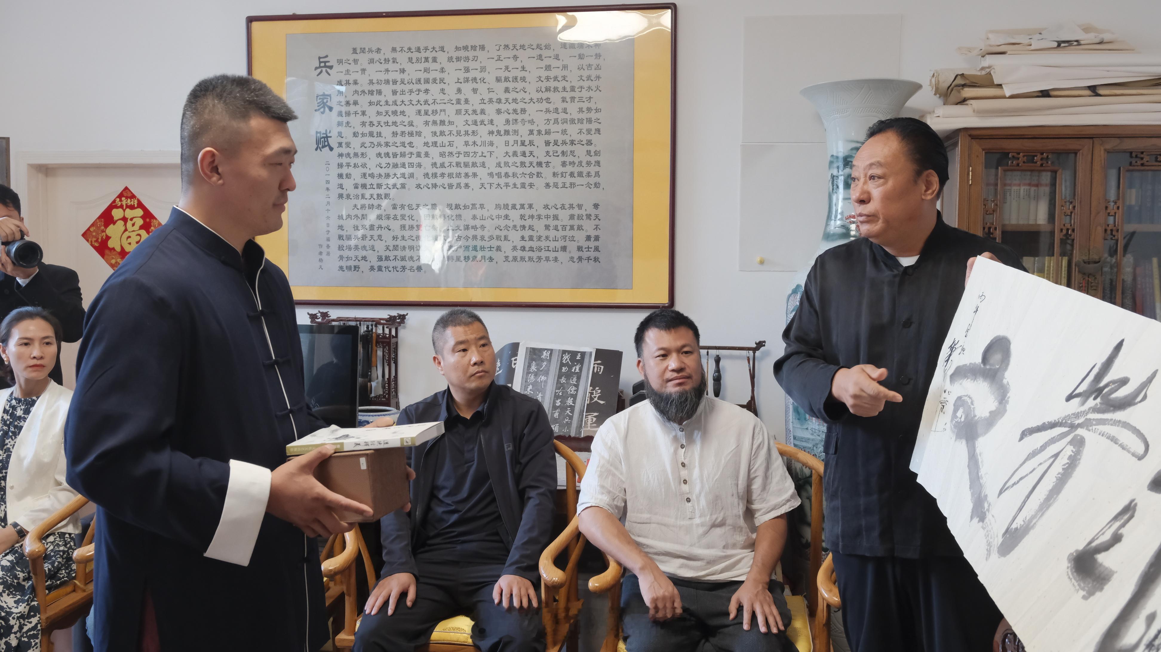 借着杨凡老大哥收徒的机会，提前到北京，在山里住了两天，四五个同道好友，每天练拳、