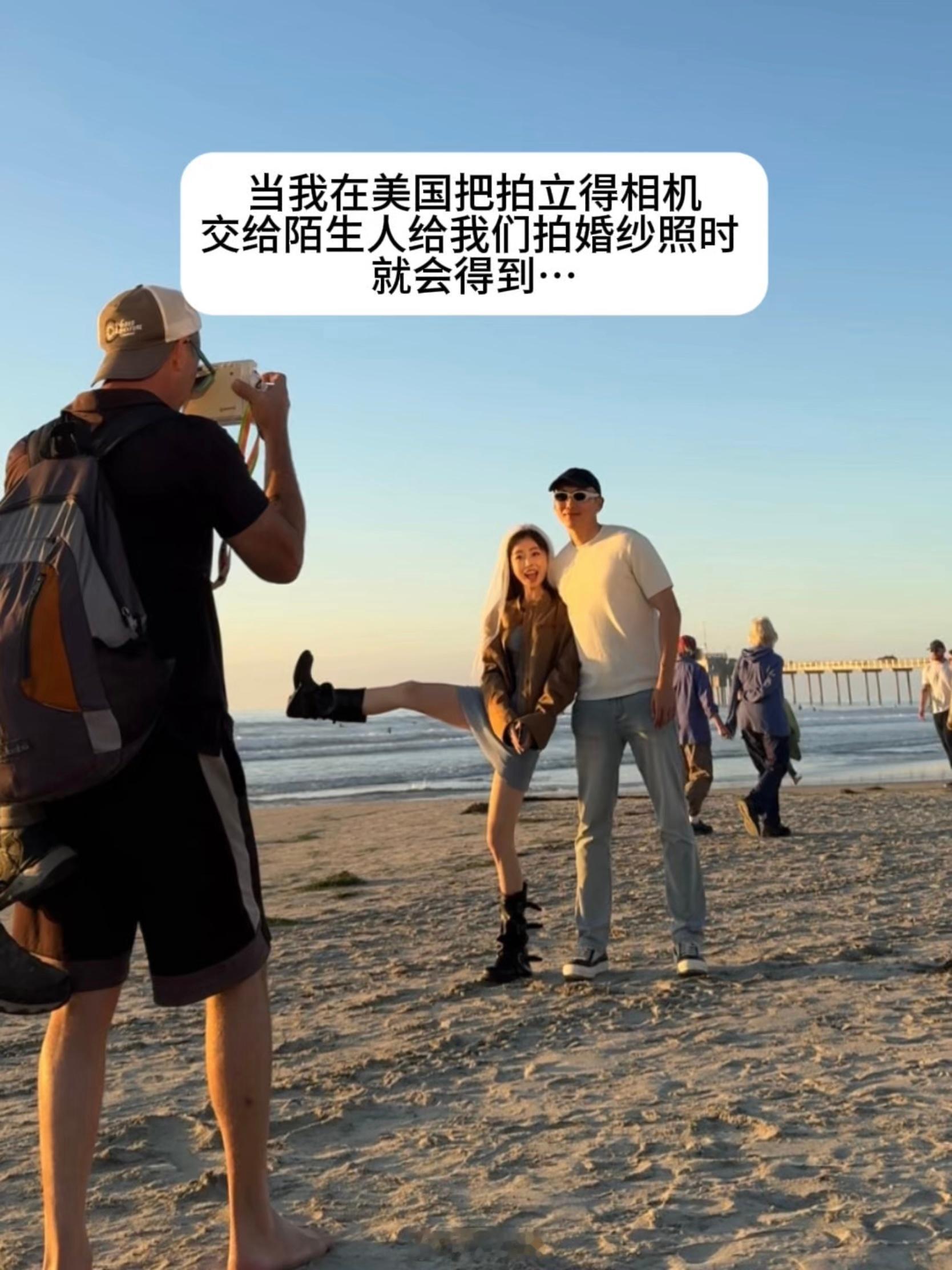 当我把拍立得交给陌生人拍了一组婚纱照！就会得到… 这趟旅行最好的礼物！🤍 ​​