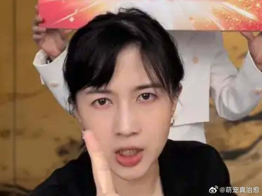 papi京东直播堪比大型省钱现场喵了个咪！papi酱这口京腔，嗷一嗓子就把咱铲屎