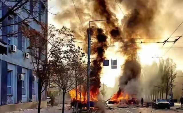 俄罗斯导弹炸了四年，可乌克兰高层照样开会、直播、正常上班。俄罗斯这才慢慢意识到：