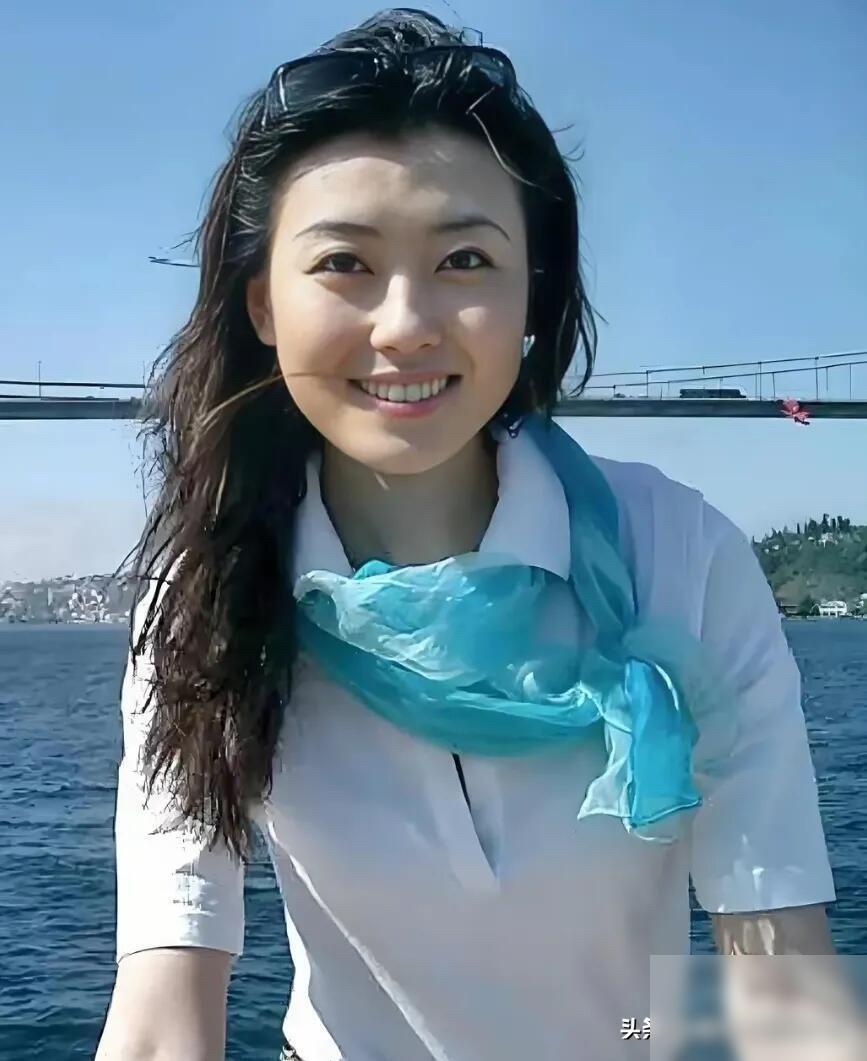 不知什么样的男人能娶到李红这个亚洲大美女，谁娶到谁都幸福一辈子。很多人说起李红，