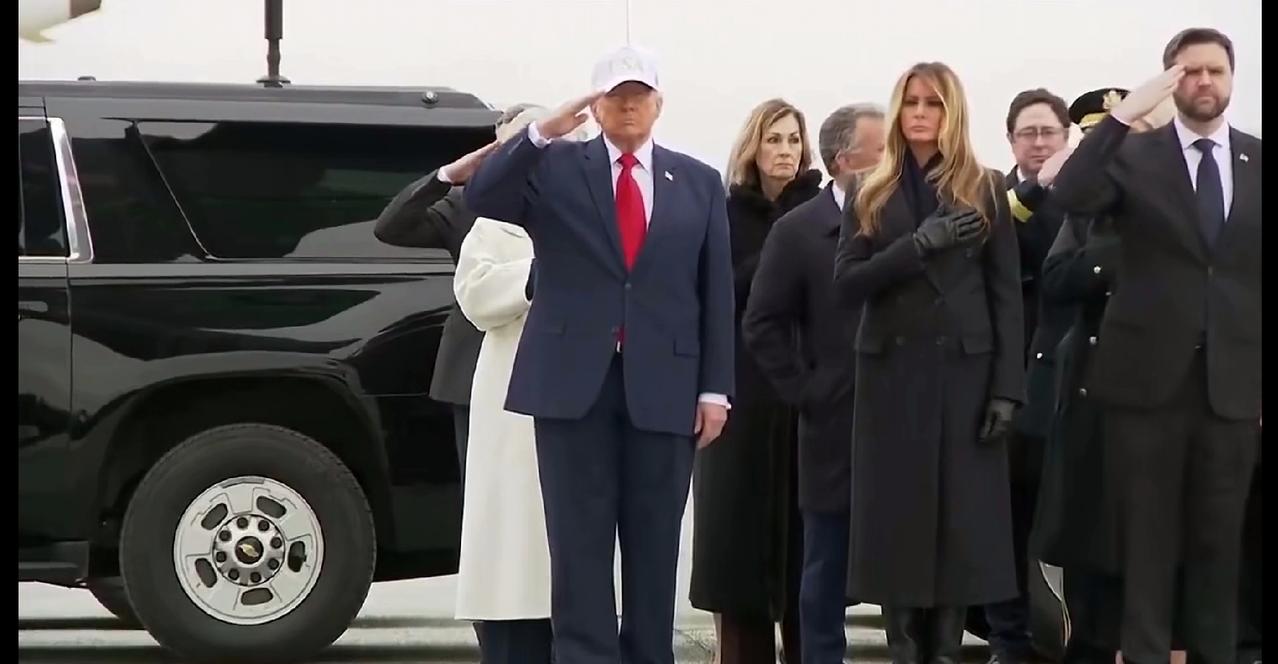 特朗普怕什么？怕美国大兵死，这就这区区6个美国兵遗体回国转运一事，正副总统等都规