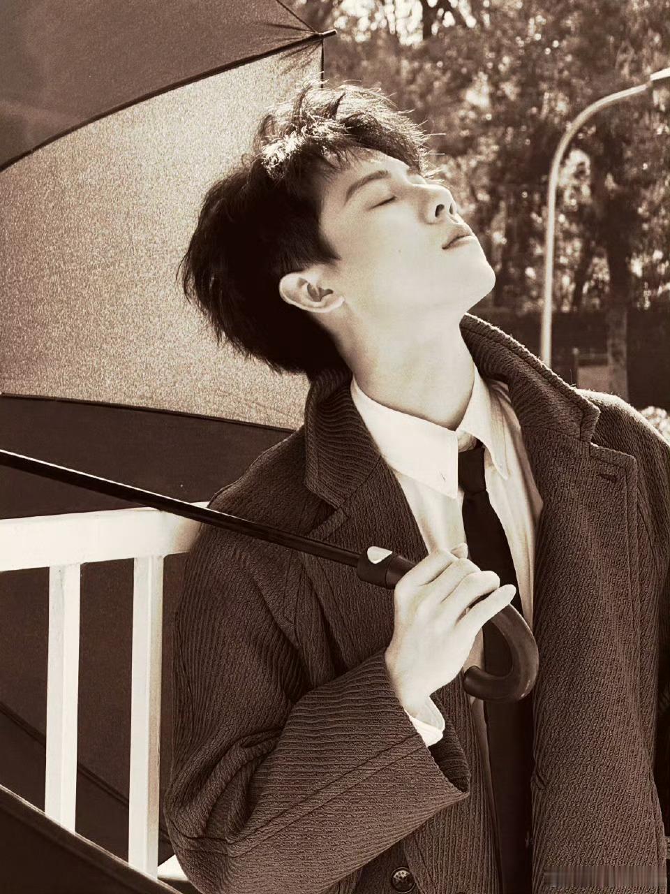 我下班就周奇这样 周奇真的完全演我下班，盼着去干饭真的不要太真实了！ ​​​