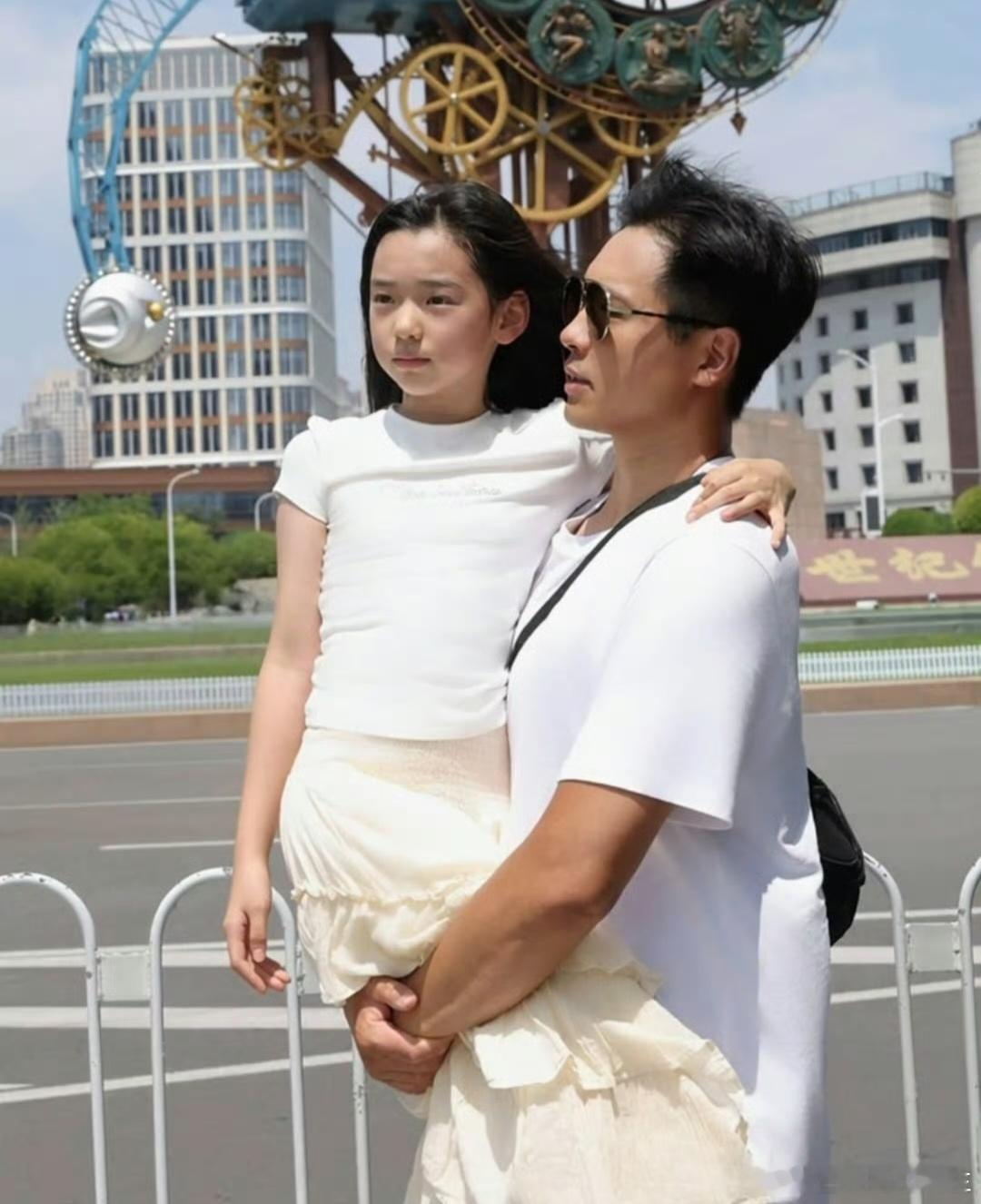 小酒窝祝爸爸生日快乐小酒窝小号 高云翔生日直播，小酒窝也出现在直播间，她用的是自