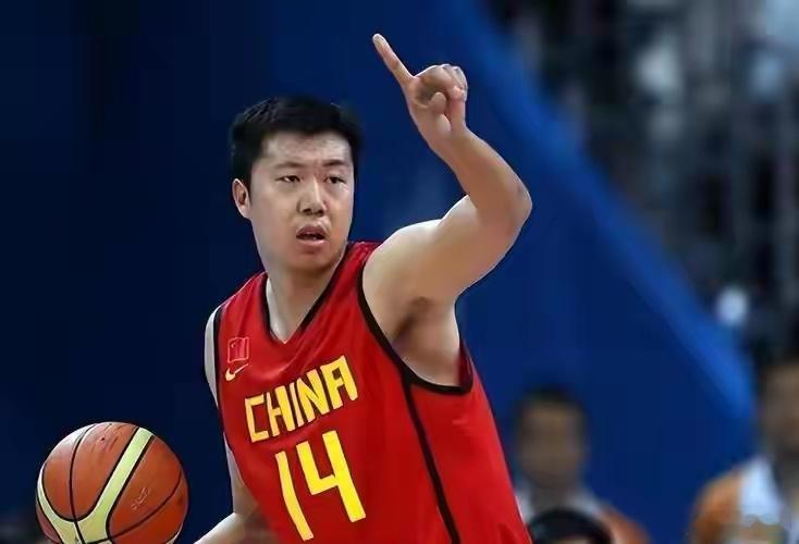 王治郅入选国际篮联篮球名人堂王治郅凭什么能入选国际篮联的名人堂呢？在国际赛场上，