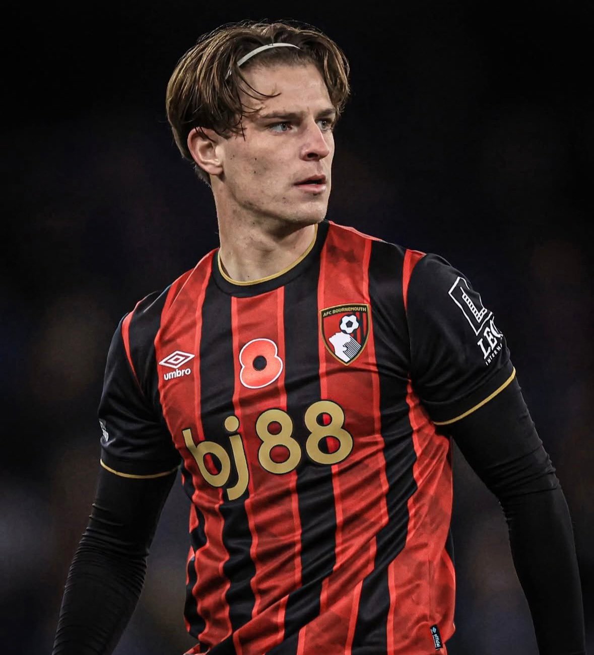 曼彻斯特晚报记者Tyrone Marshall：曼联正在寻找一名顶级水平的6号位