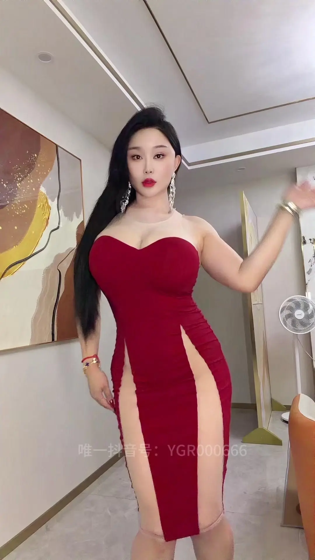 微胖也能穿出高级性感。分享几组微胖友好的性感风穿搭思路，不用刻意暴露...