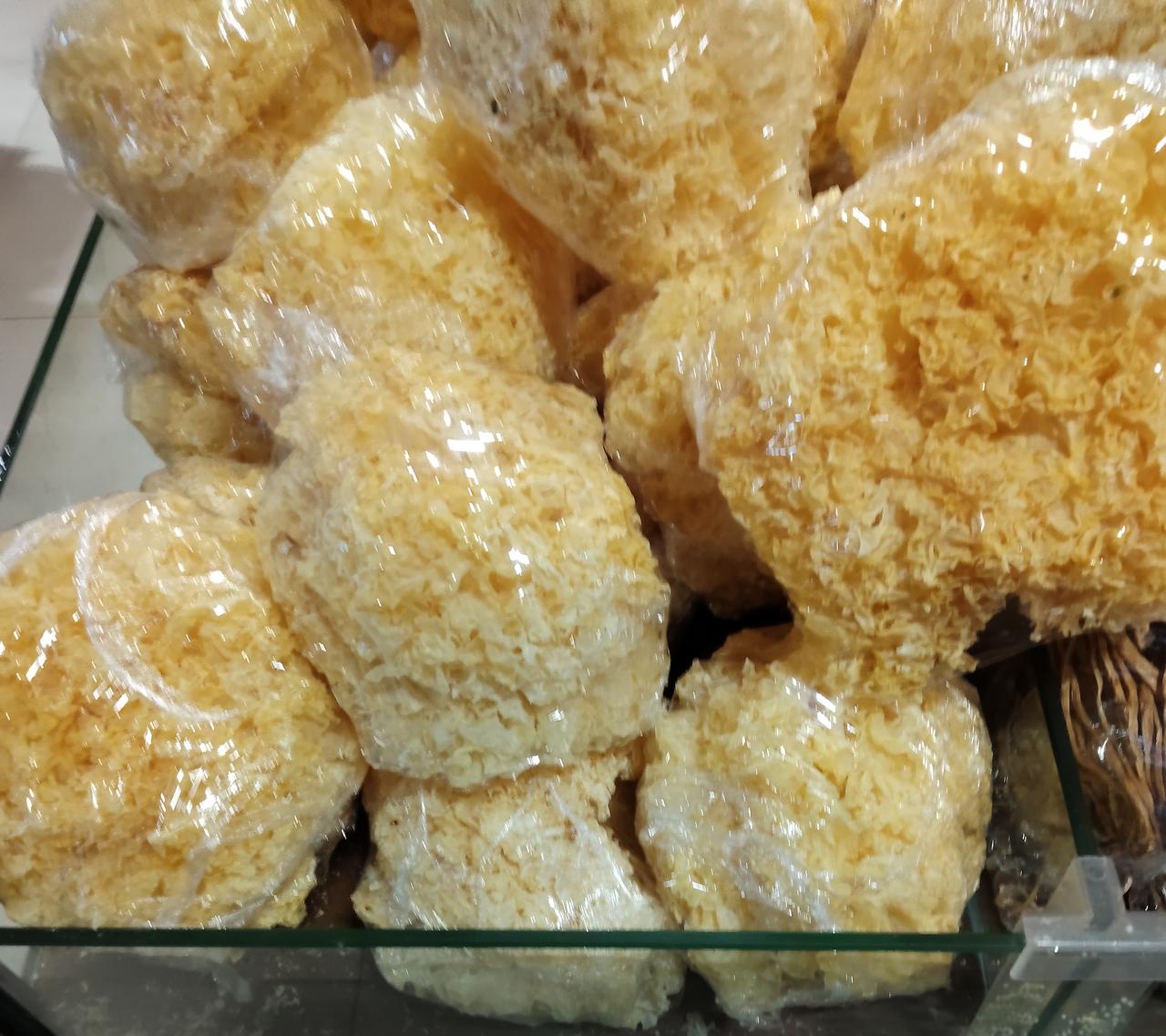 银耳莲子猪排骨汤，是一道特别适合秋天喝的滋阴润燥养肺好羹汤。

其实我们喝得最多