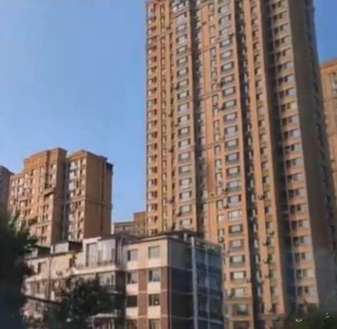 原创随手拍之（2725）
辽宁省沈阳市和平区胜利南街。
是沈阳市和平区核心南北主