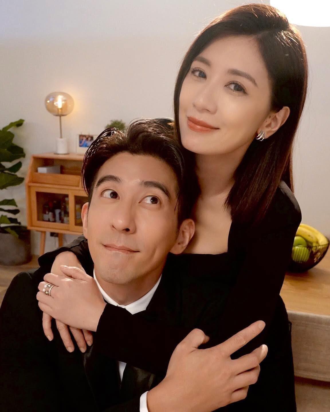 现在最伤心的人，
估计就是贾静雯了，
她都50岁了，老公修杰楷却被抓，还是当着孩