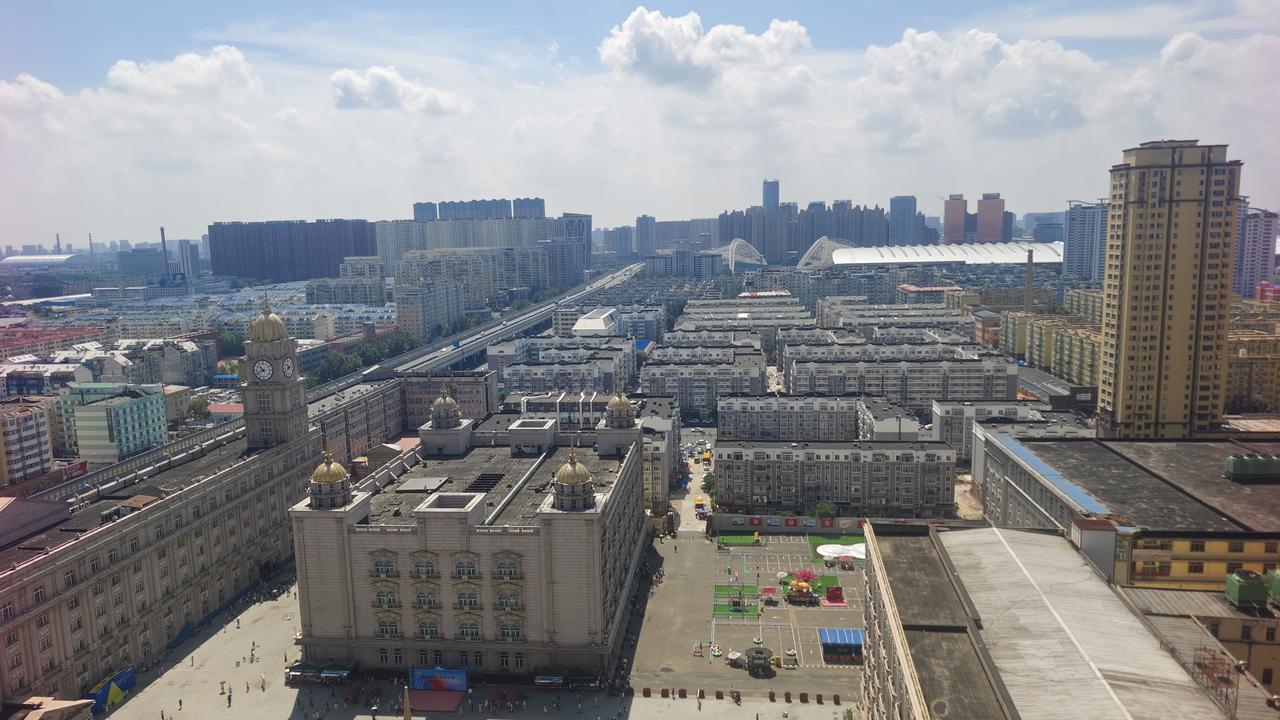 还以为哈尔滨今年没有夏天了，回来两个多月几乎天天低温多雨，转眼一下子到了三十多度