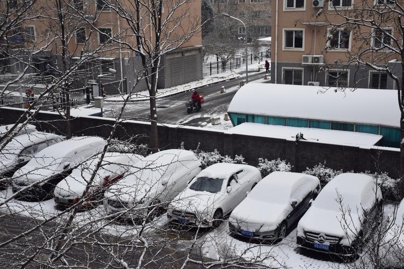 北京今冬首场明显降雪要来了！12 月 12 日至 13 日，全市大部分地区可达中