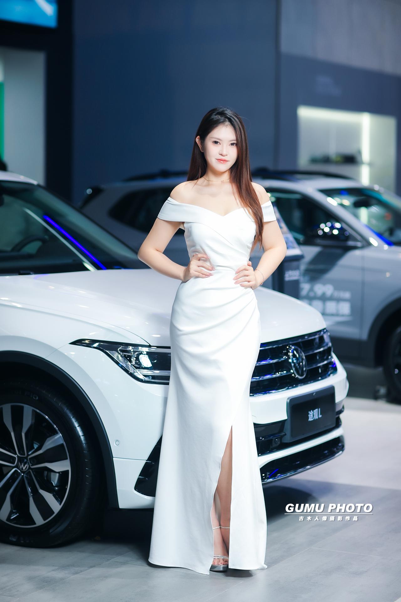 2025重庆汽车消费节上汽大众展台模特小姐姐