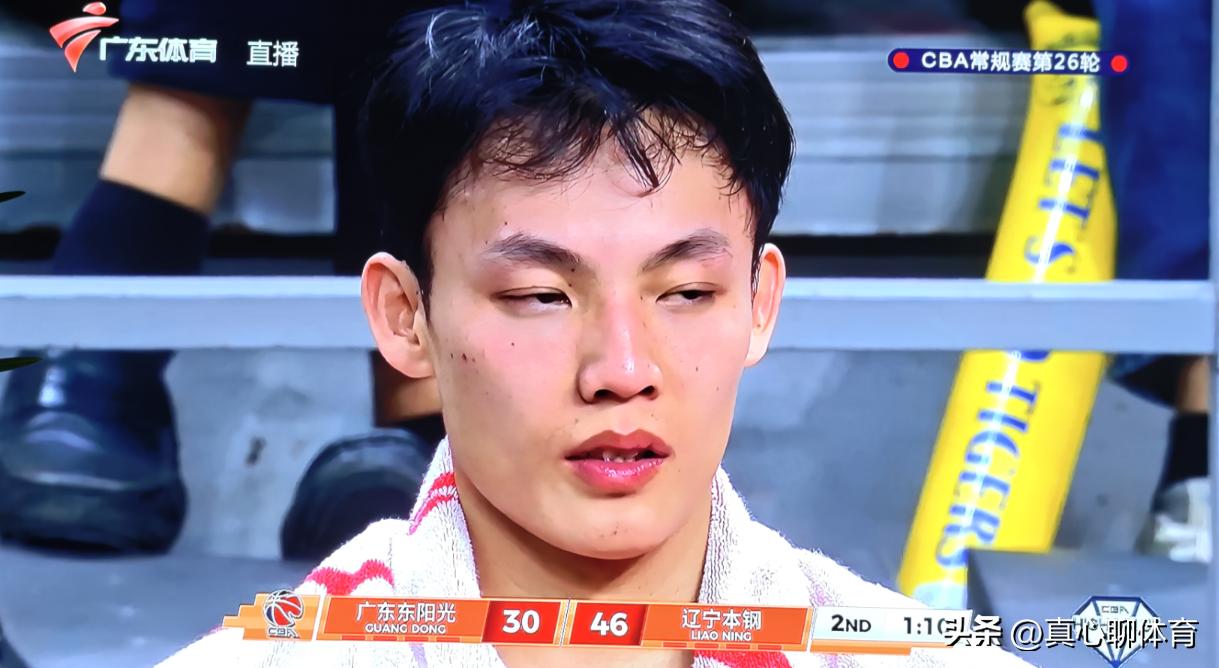 徐杰三场总得分4分[笑哭][笑哭][笑哭]其中两场得分挂零[捂脸][捂脸][捂脸