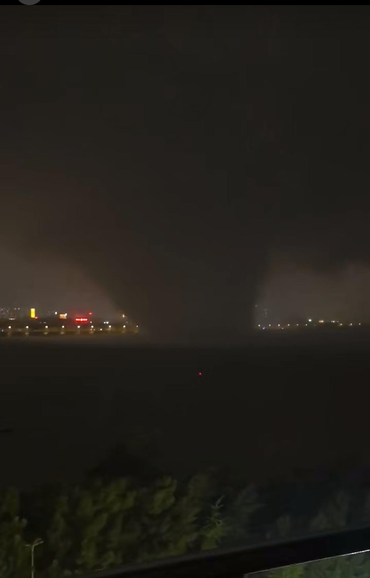 罕见龙卷风来袭，湖北黄冈等地受灾。
        7月6日晚8点左右，湖北黄冈