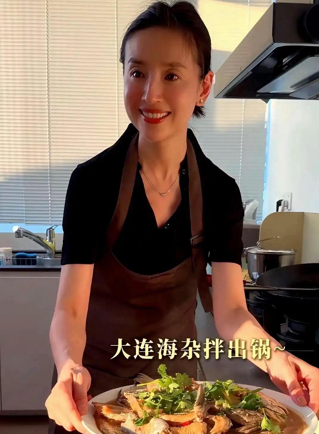 董洁不带孩子后，状态肉眼可见的变好了 
