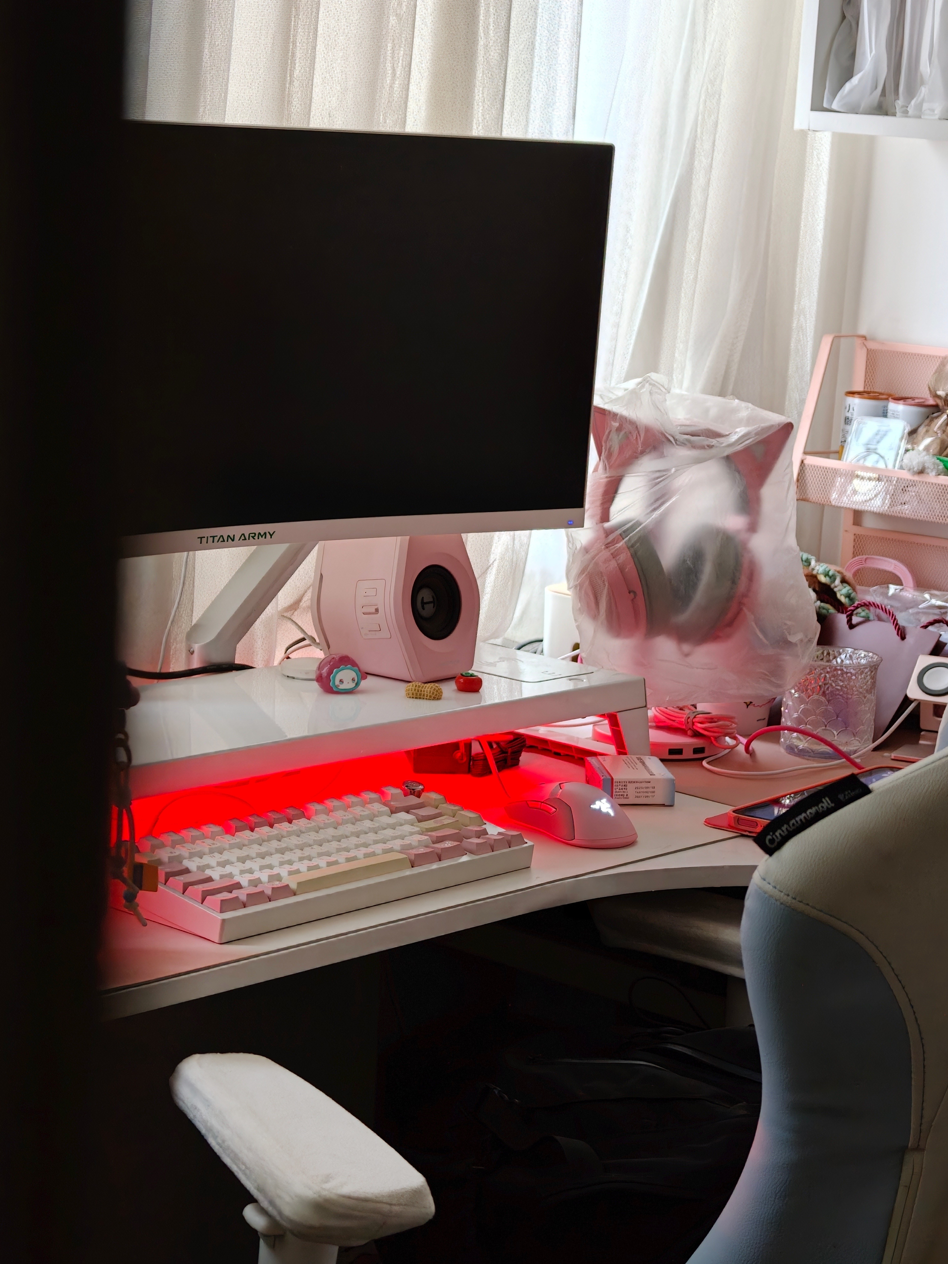 打开书房门吓我一跳这是正常人能用的灯光吗