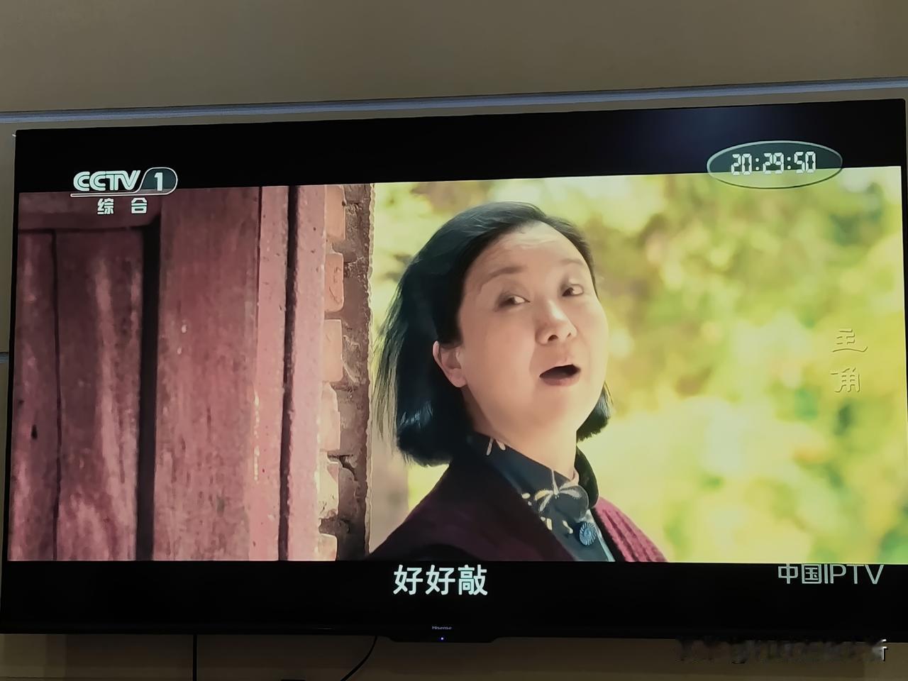 不查不知道，一查吓一跳。别看她又老又胖，剧中人物形象暧昧不清，现实中她可是真正的