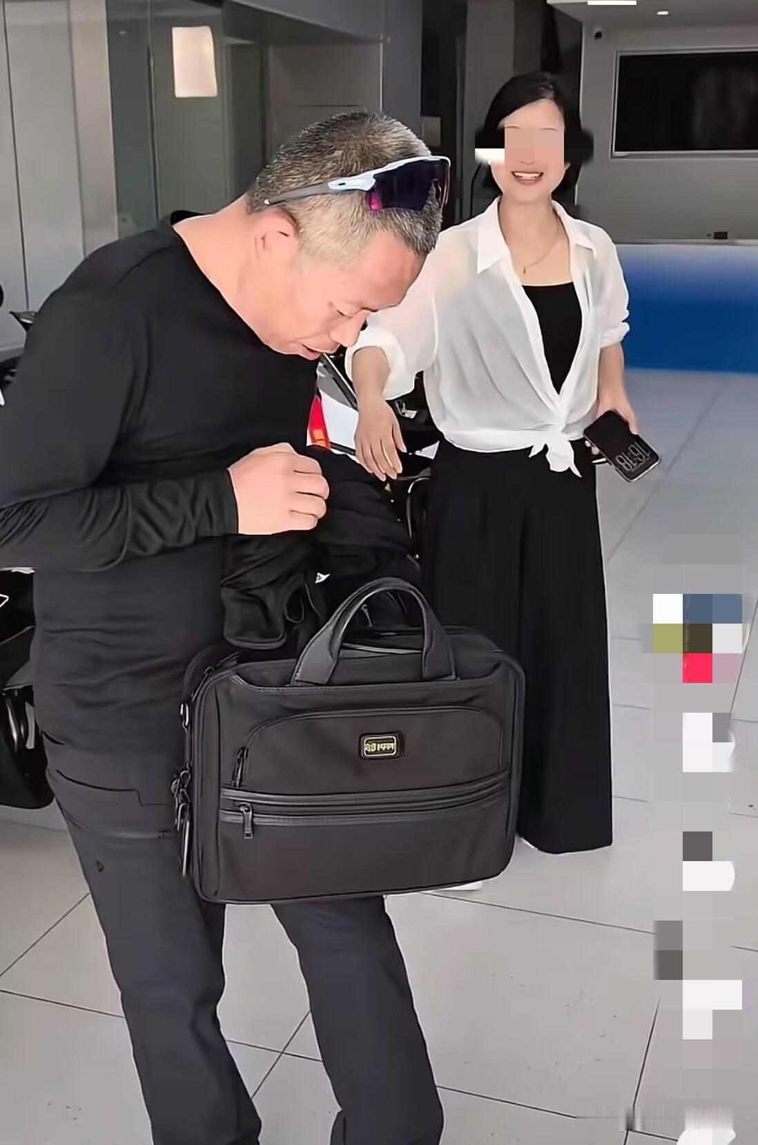 牙哥去重庆，不少网友直言他感觉亏大了[呲牙]。他向张雪要辆820双R，张雪想都不