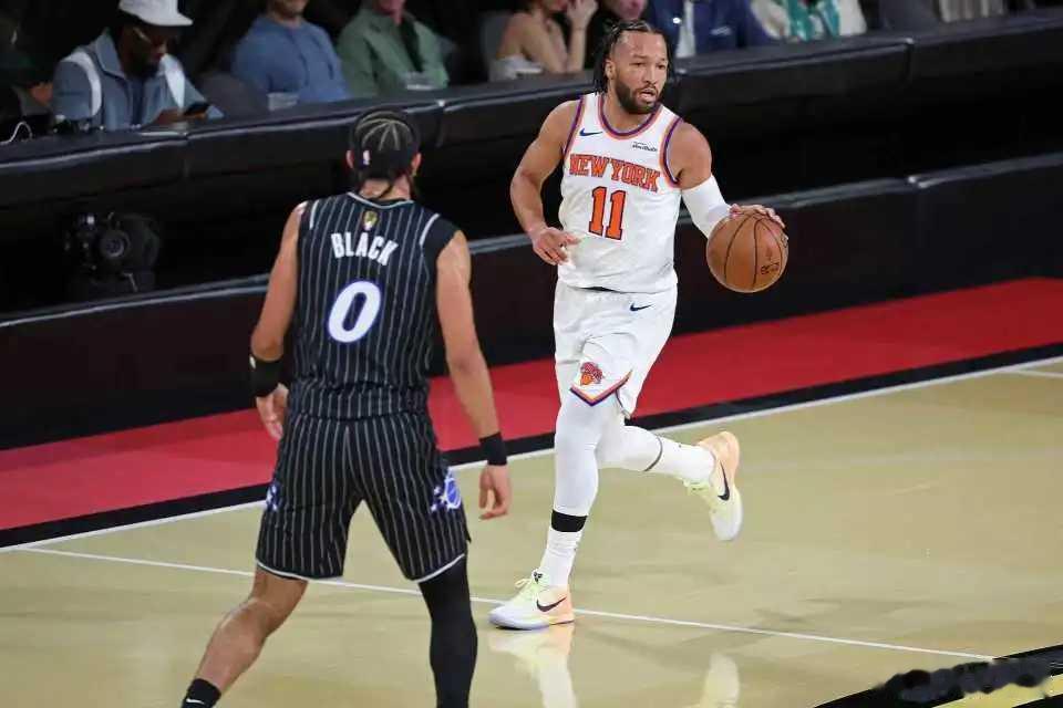 布伦森40+8尼克斯力克魔术进NBA杯决赛 唐斯29+8班凯罗25+8北京时间1