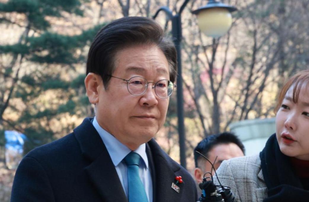 韩国政坛这回是真的要变天了！谁能想到，刚刚坐稳总统宝座的李在明，竟然在自己家里被