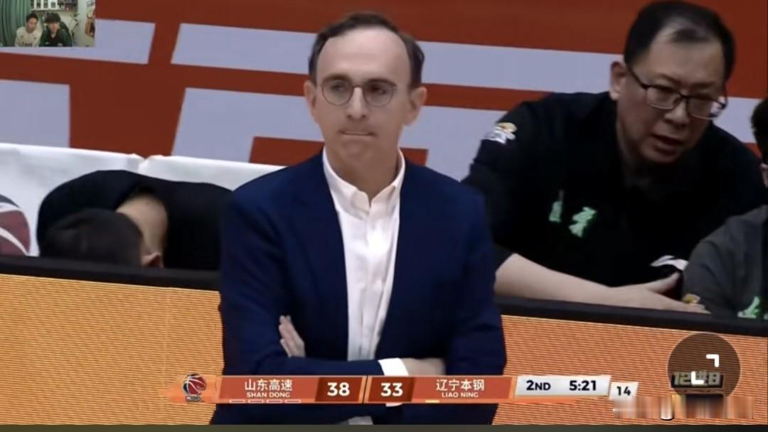 CBA季后赛第三场半场结束山东55-44领先辽宁。
  5月3日晚，CBA季后赛