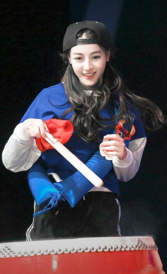 迪丽热巴被叫甜热热的时候内娱还没有甜妹一词的呢 