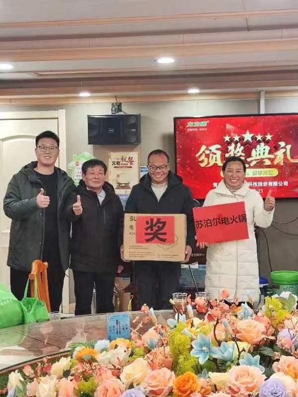 不管奖品大小，今日我得到这个荣誉，让我深深的体会到我已经被大家所认可，已经被大家