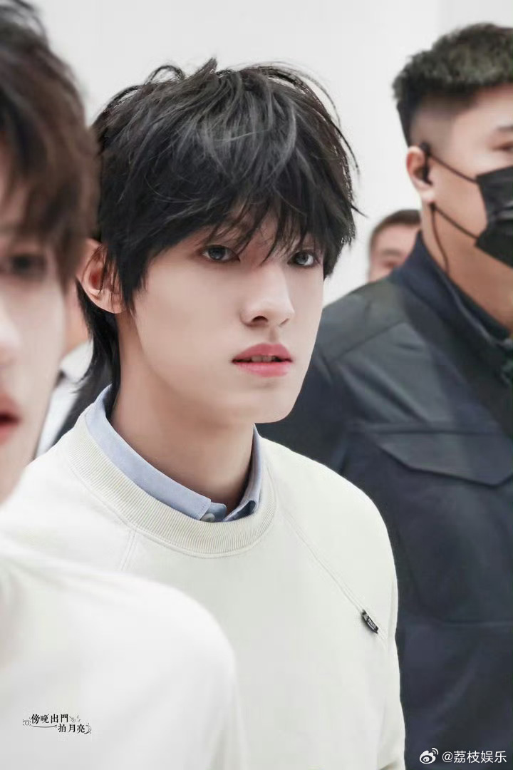 张泽禹攀岩vlog 少年的日常永远鲜活有趣，张泽禹体验攀岩还特意剪辑成vlog分