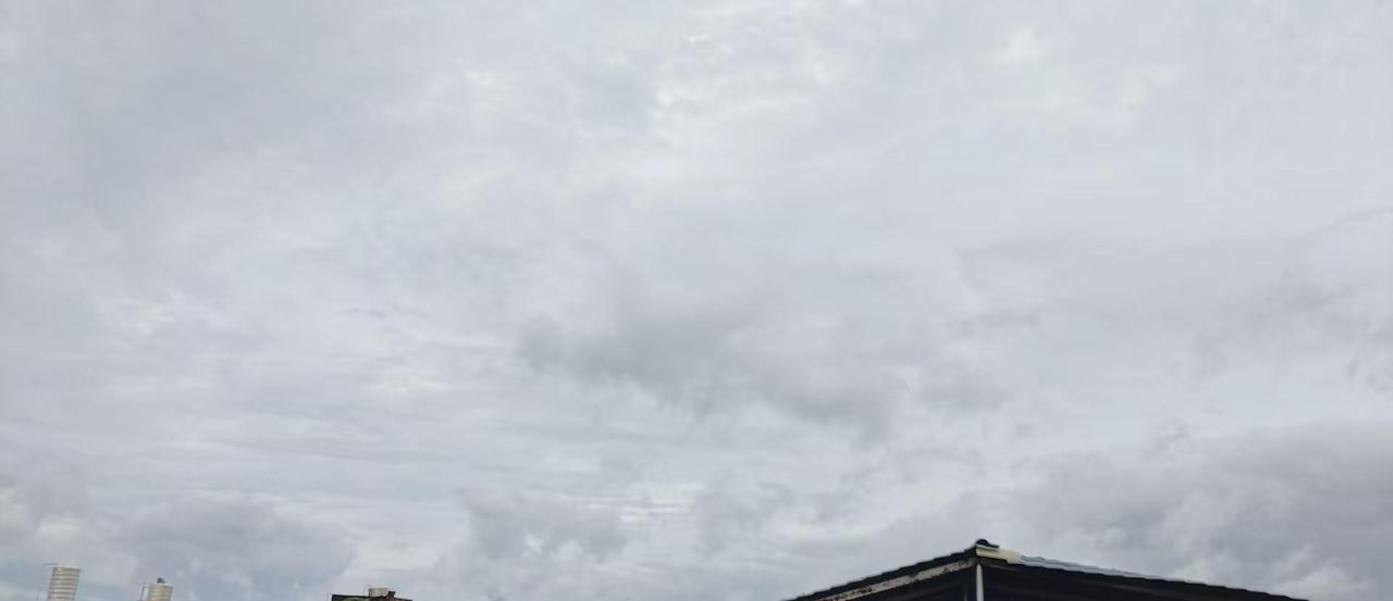 雷云风暴 云层破裂 不同的城市不同天气 乌云压城 云雾中的山脉有多绝