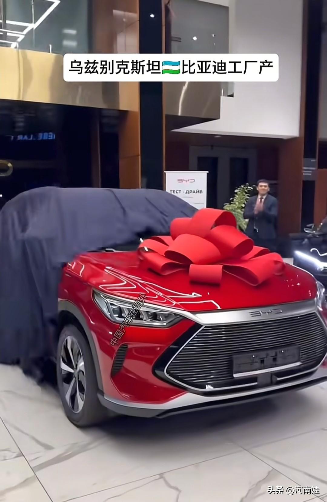 还是这样前脸的比亚迪宋经典，经典中国红。美女的比亚迪宋提车，她很开心，毕竟是合资