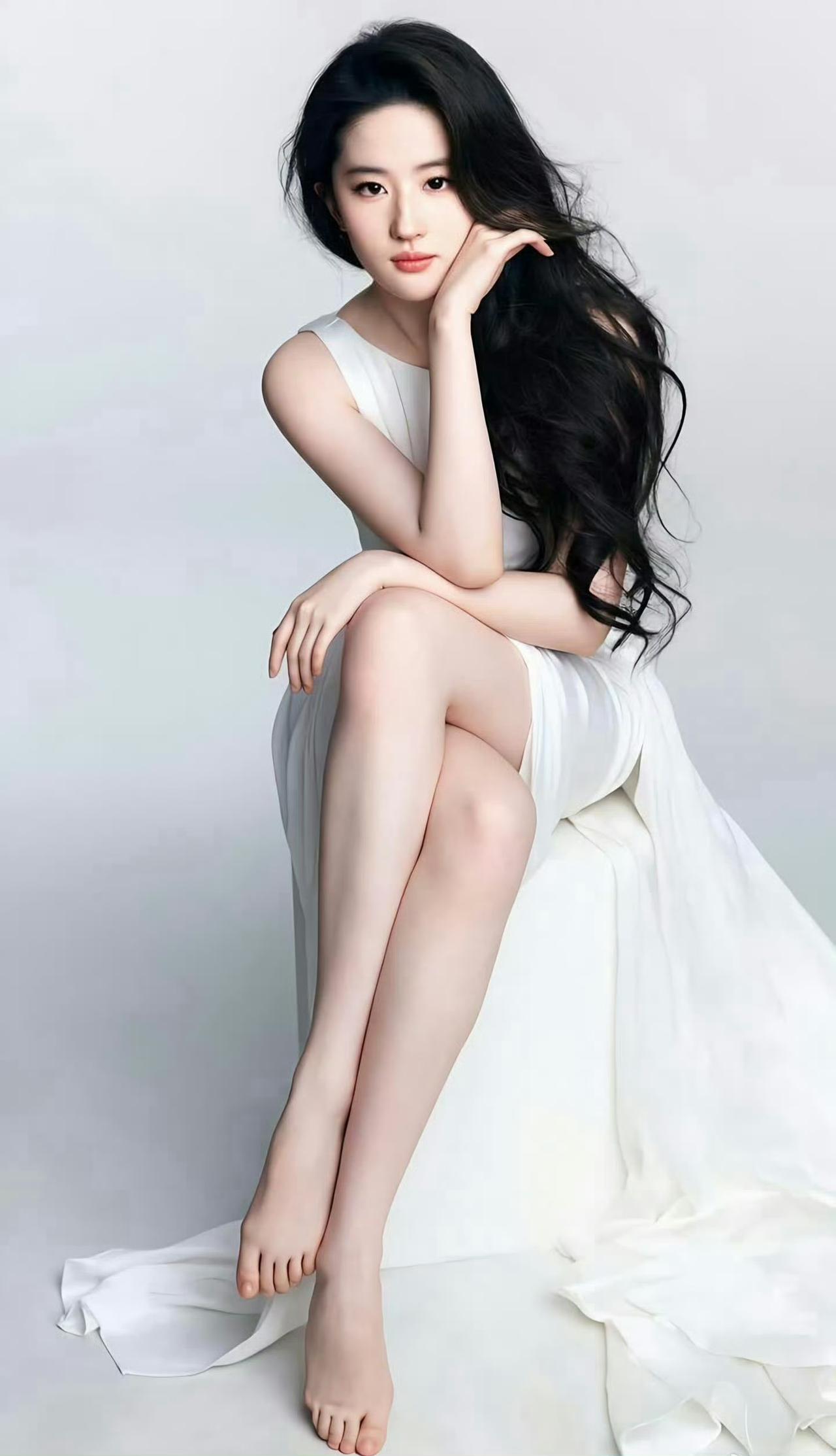 刘亦菲纯白系列[奸笑]
刘亦菲