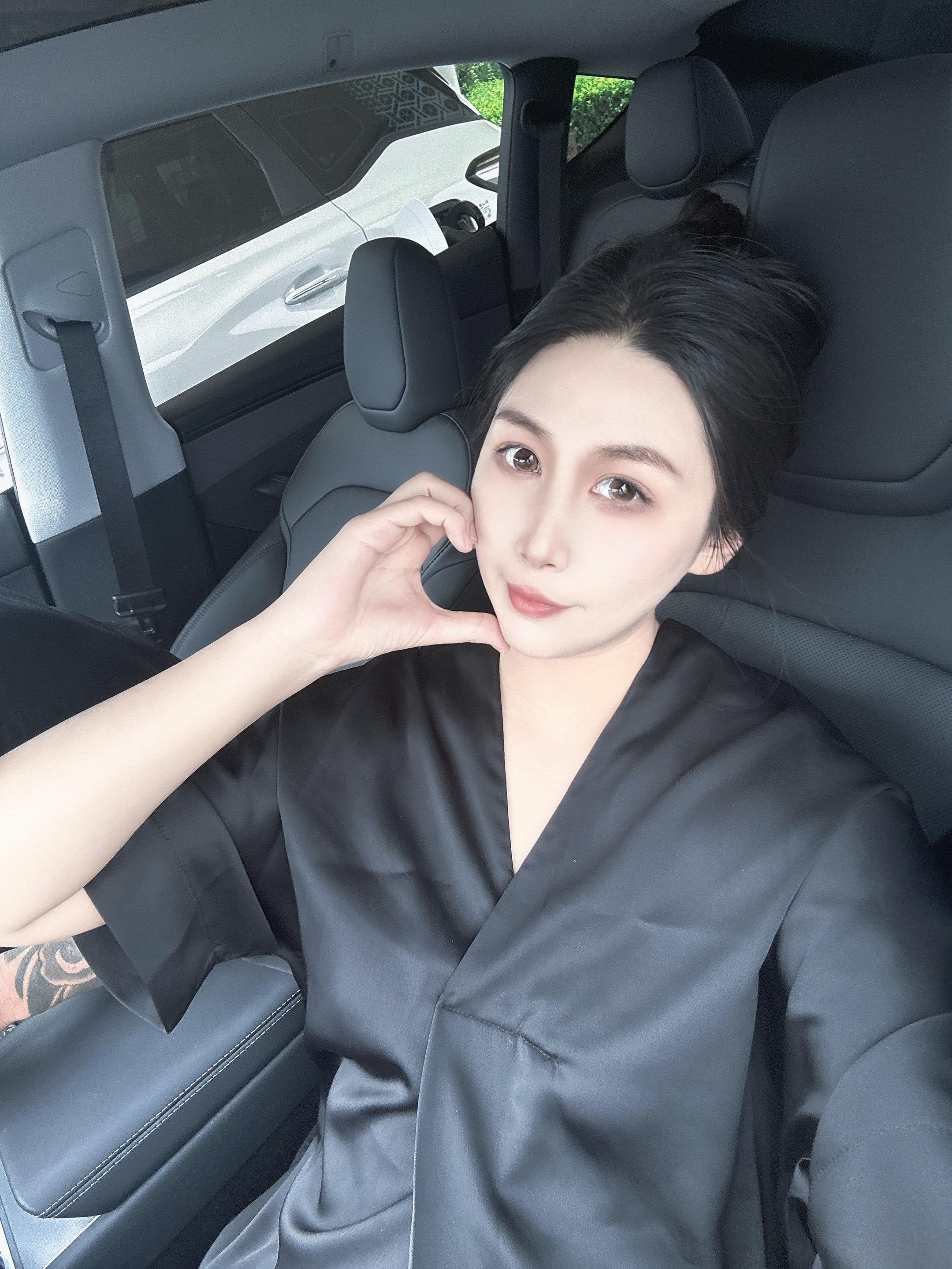 三岁识得五颜六色，而今近而立之年，竟难辨世间黑白