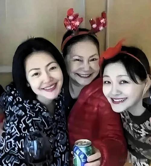 大S捐款做善事却被自家妹妹和妈联合搞事情，这事怎么看都不对
最近网上吵翻天的事，