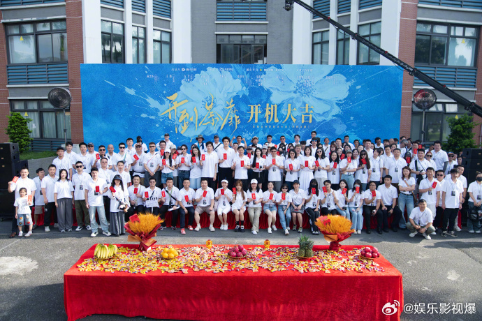 白鹿离开于正首部现偶开机开机开启都市浪漫篇章，白鹿化身王韵娜，首部离开于正现偶来