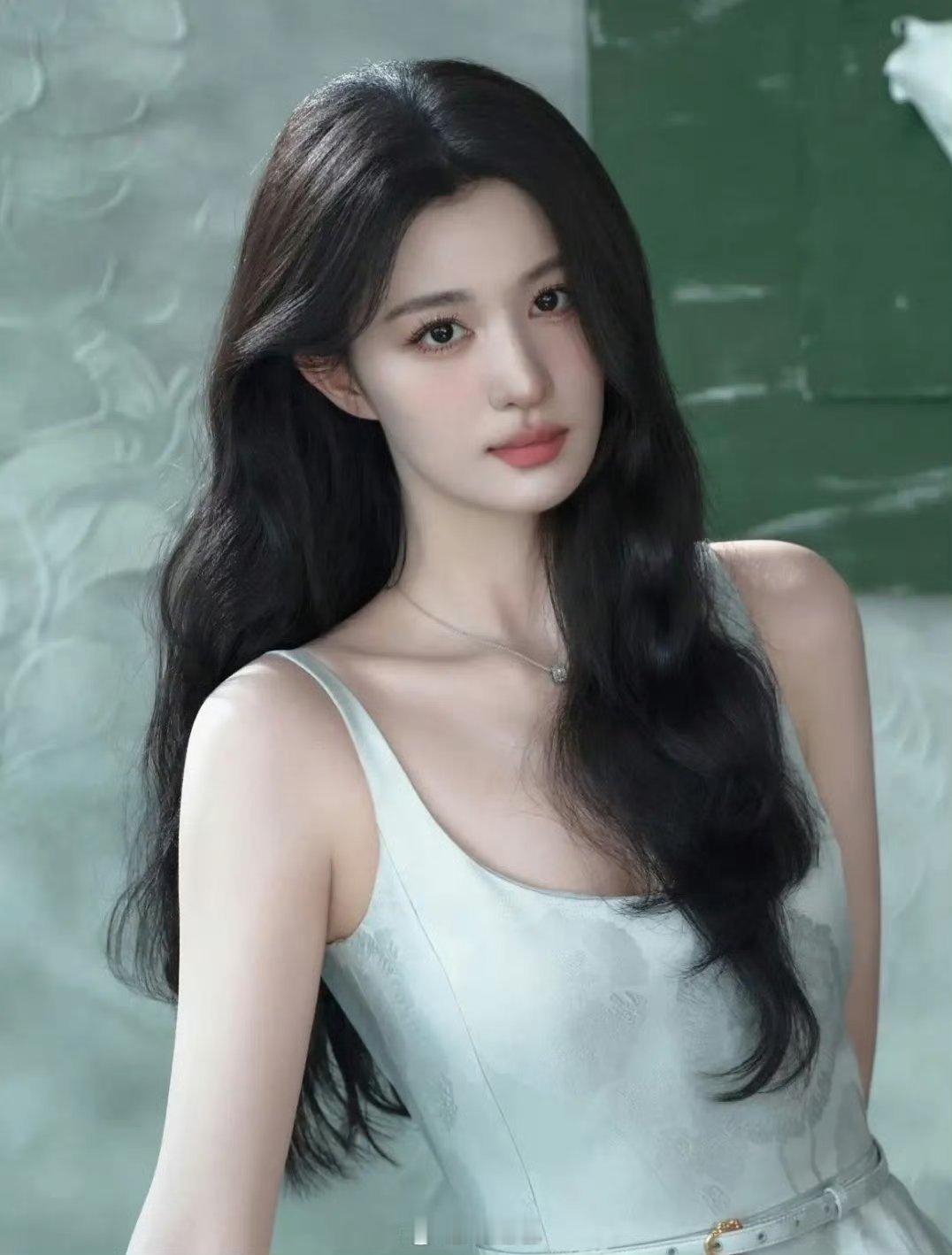 95花颜霸田曦薇 王楚然这两个类型的美女大家更吃谁的风格？ ​​​