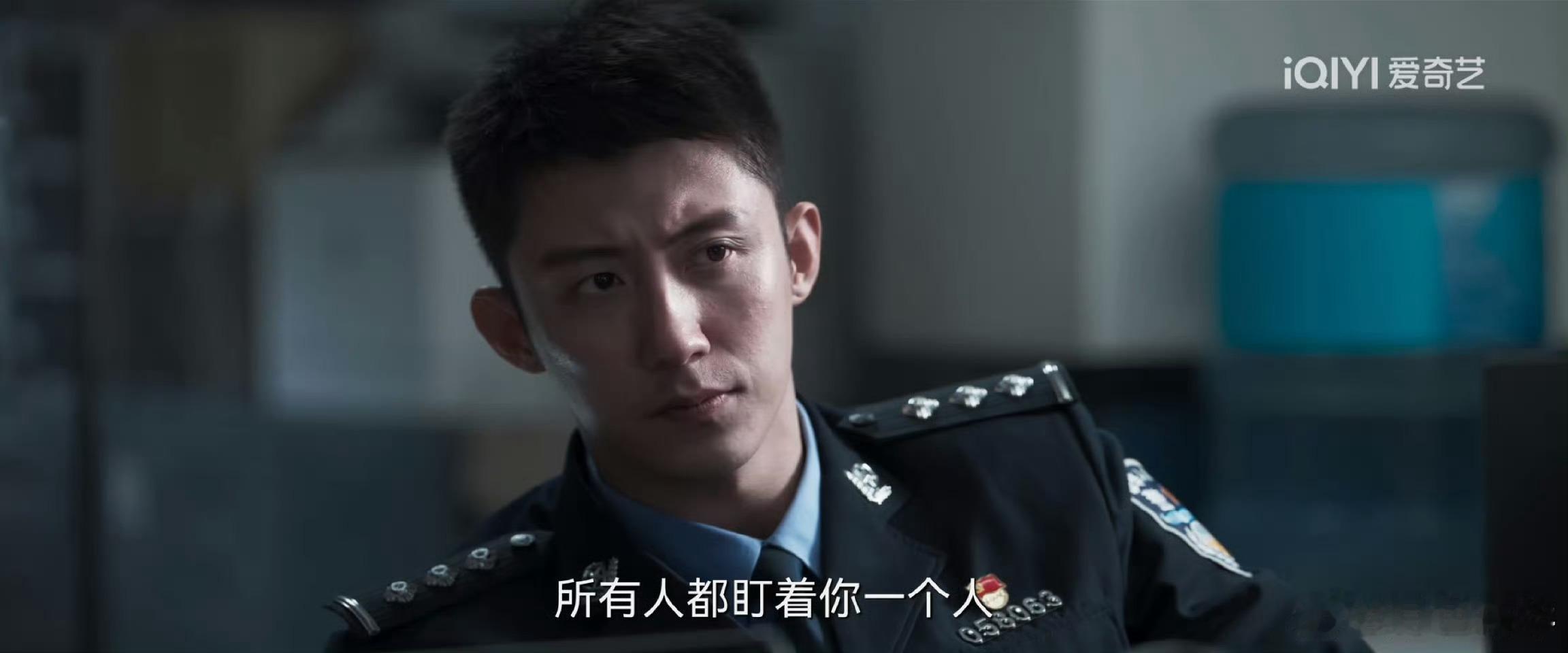 其实演戏无非就是仔细观察，认真模仿，没有人可以原地起飞一个东西，你演超级英雄和神