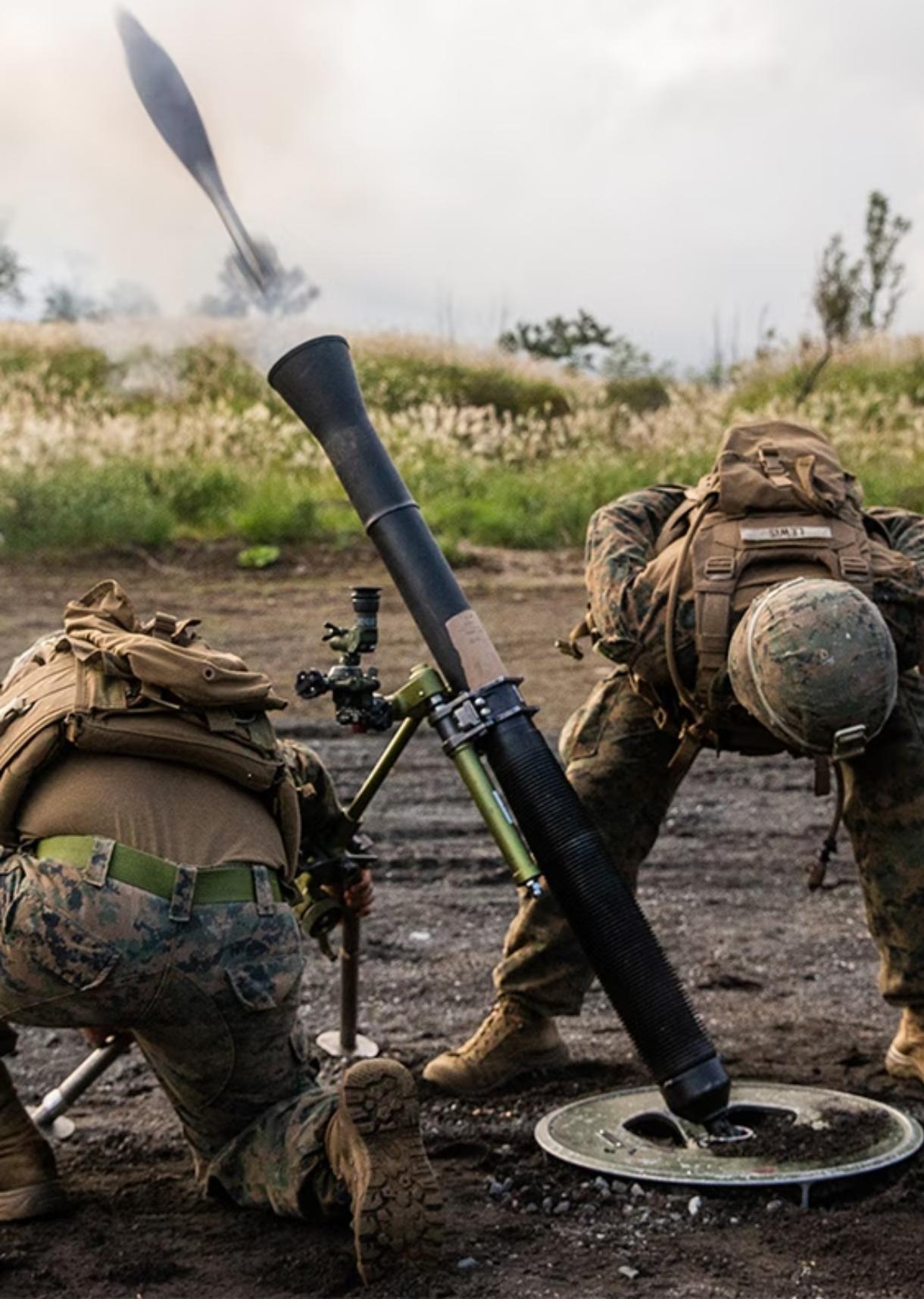 迫击炮为啥从二战用到现在还没被淘汰？
 
你可别小看迫击炮这玩意儿，看着不起眼，