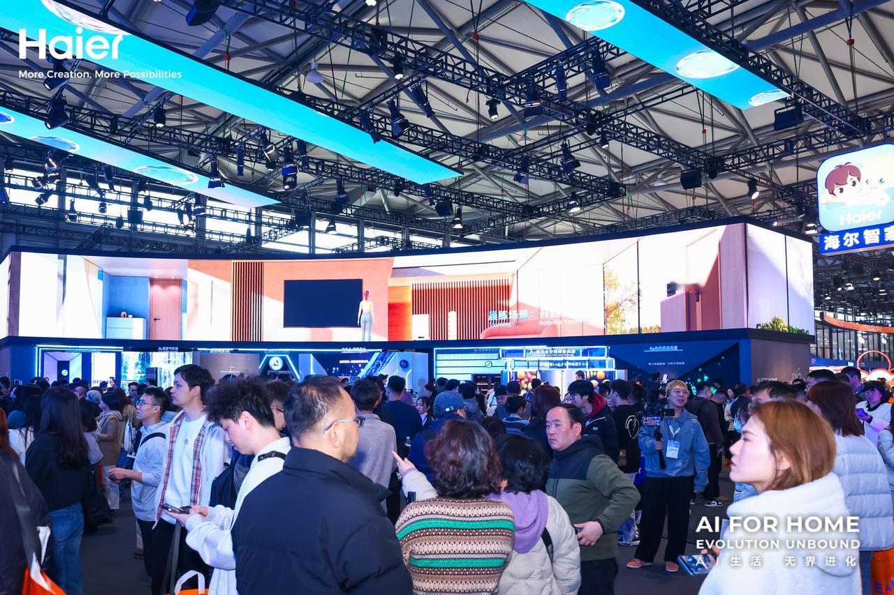 3月13日，AWE 2026进入第二天。海尔的AI之眼2.0和三大机器人已经成为