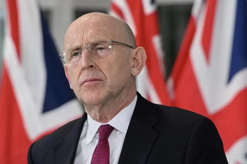 英国的胆子越来越大了。

英国国防大臣约翰•希利在访问澳大利亚期间表示，伦敦已准