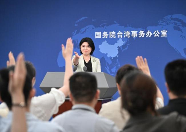 在国台办举行的例行新闻发布会上，屡次出现台湾记者提问时将台湾地区领导人称呼为“总
