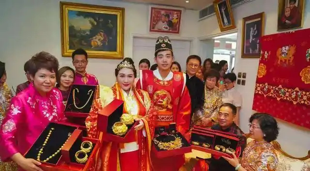 何猷君婚礼二房为何集体缺席，港媒曝出真实内幕，原来不是宫斗而是规矩 