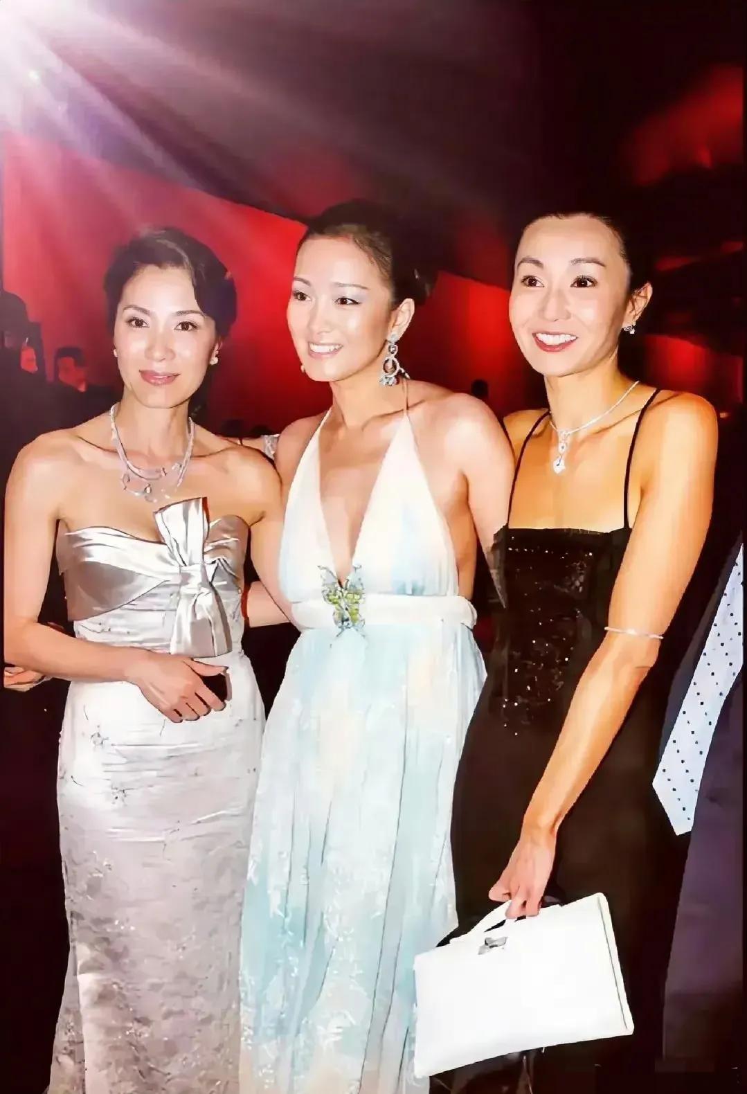 这三个女人加起来得多少亿的票房啊[赞]
    