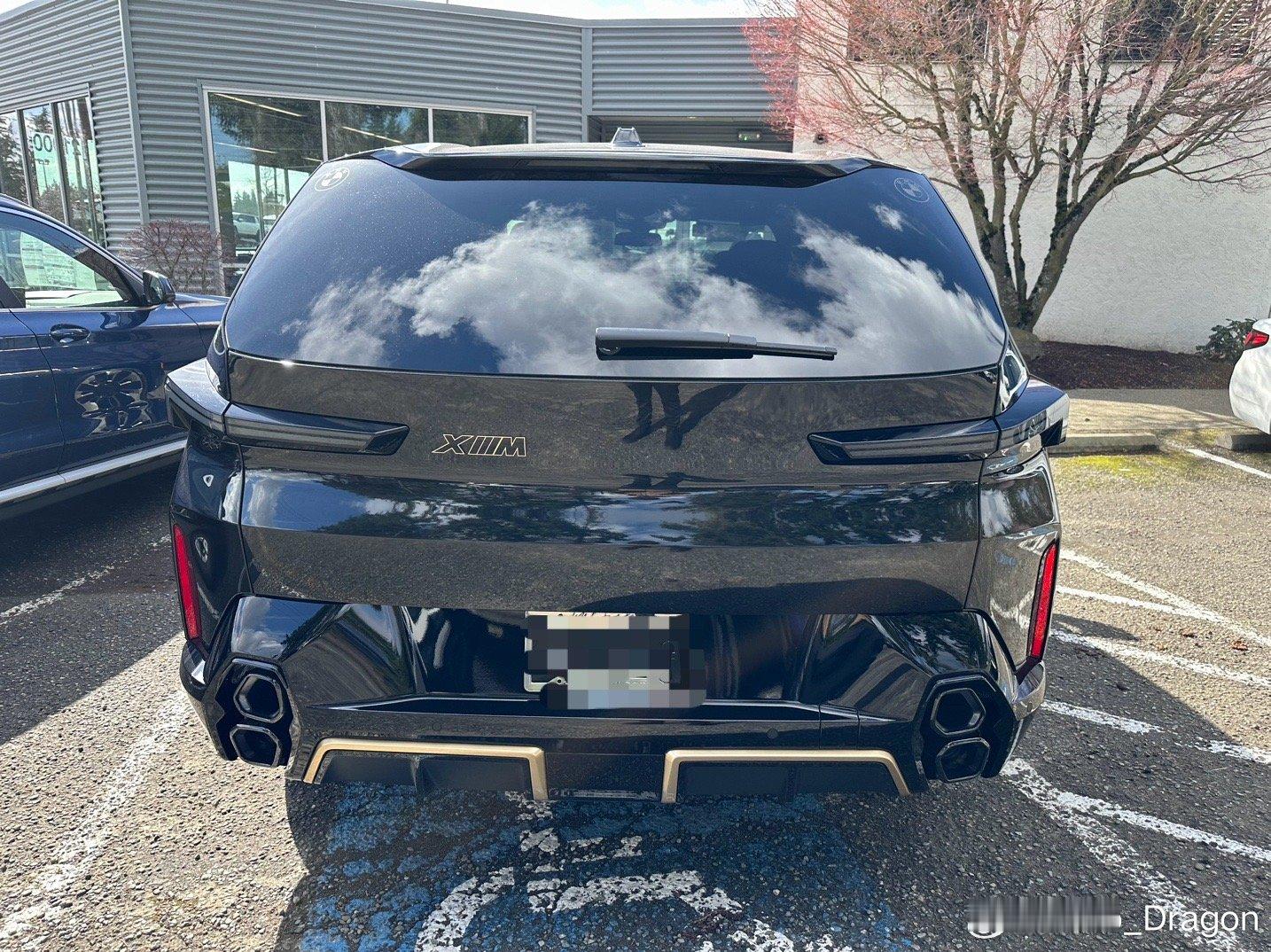 BMW XM：网红浮夸风代言人我不知道这种重达2.8吨的所谓运动SUV有什么存在