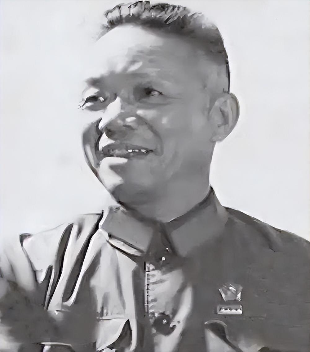 韩先楚为昔日军区司令说话：主席，他没有反对过您！给他安排工作
 
1966年12