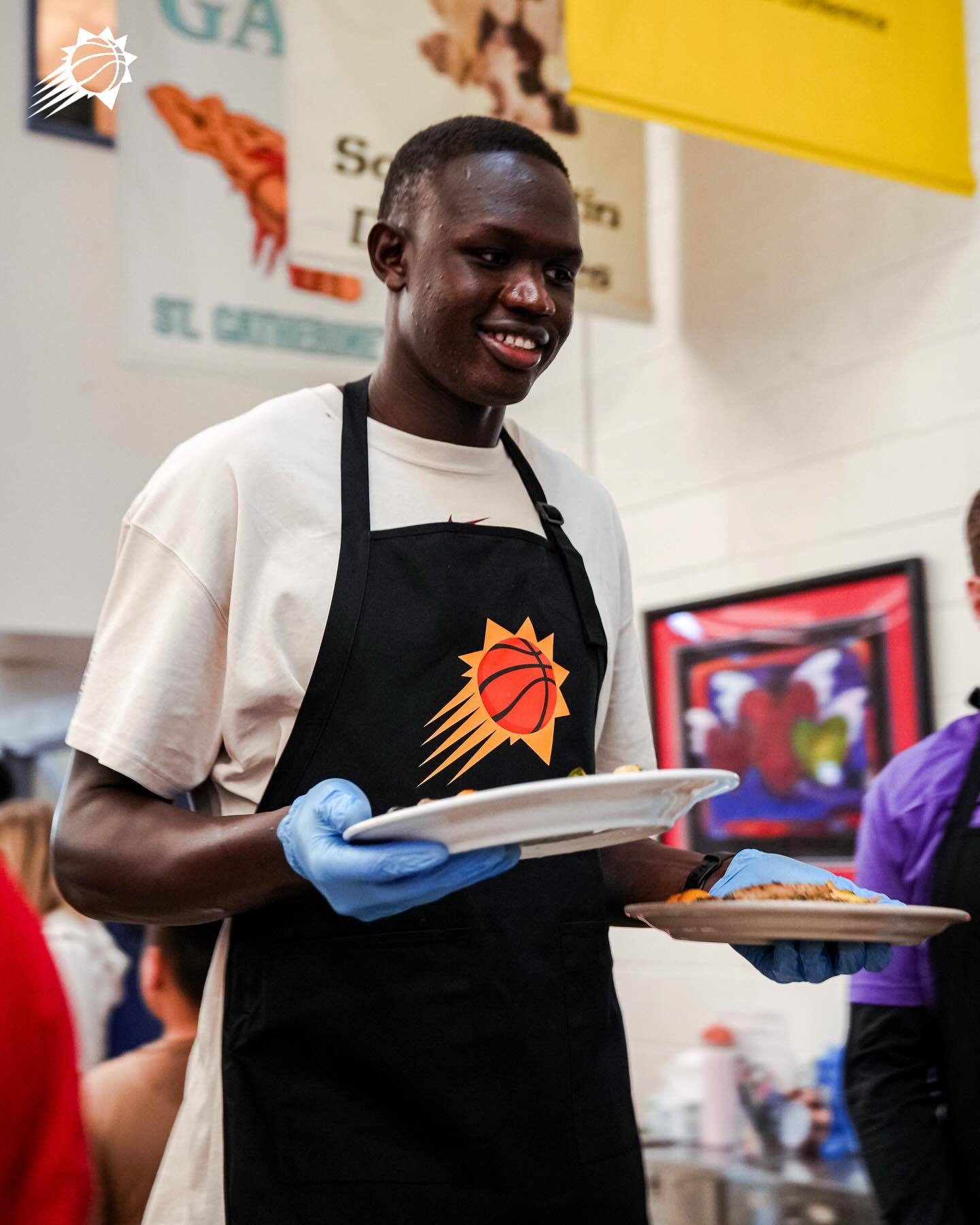 “我们现在处在一个非常幸运、非常优渥的位置。而当你拥有这样的条件时，我觉得就更应