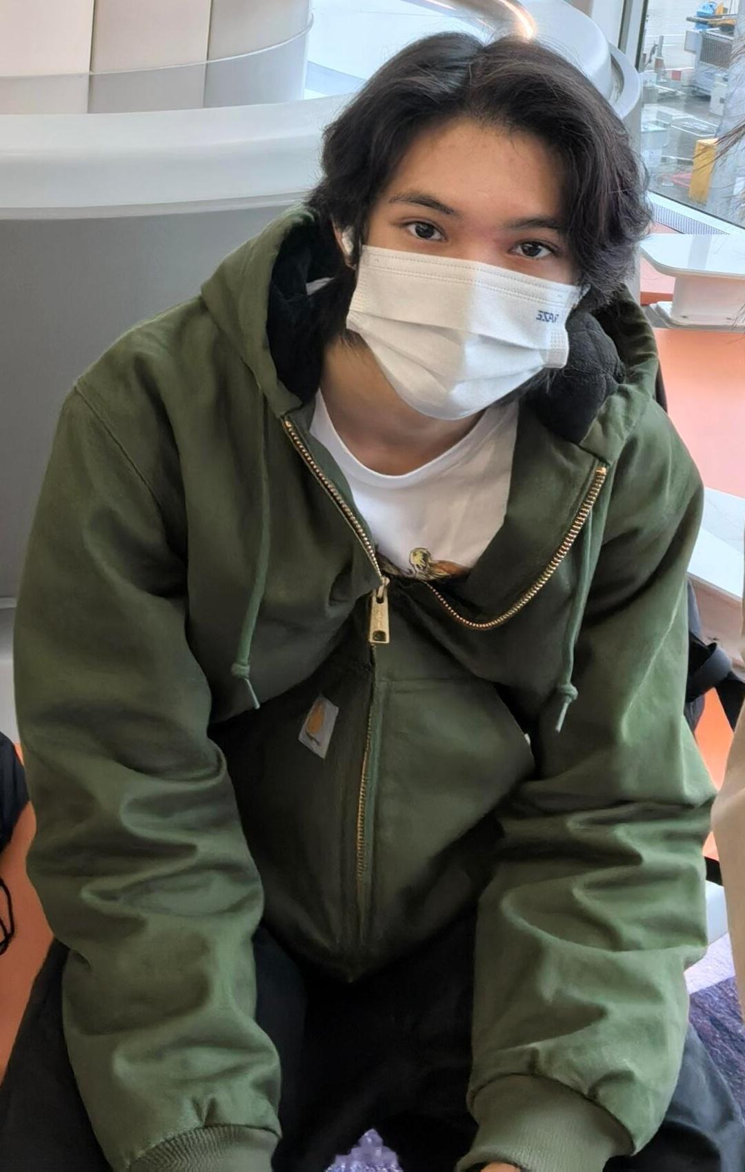 袁咏仪张智霖带儿子度假  袁咏仪儿子魔童18岁近照 袁咏仪张智霖一家三口日本度假