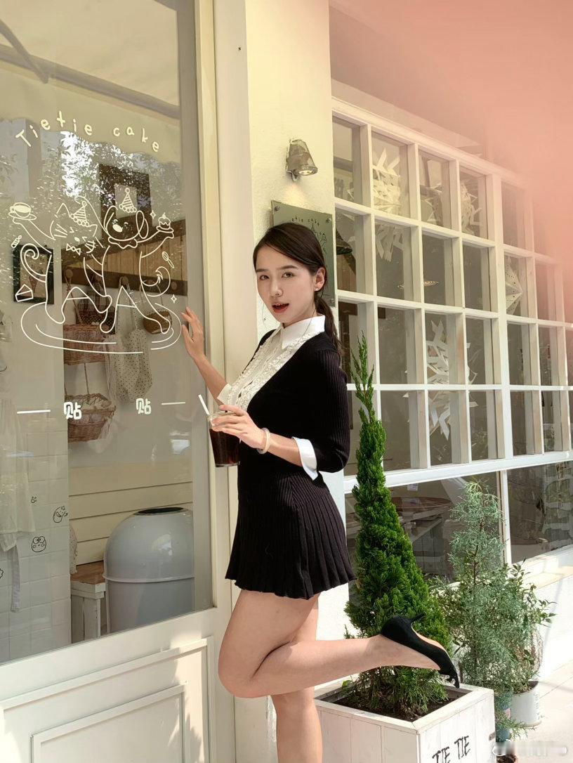 图文纯享版很喜欢找小女孩给我拍照 拍的萌萌的 ​​​