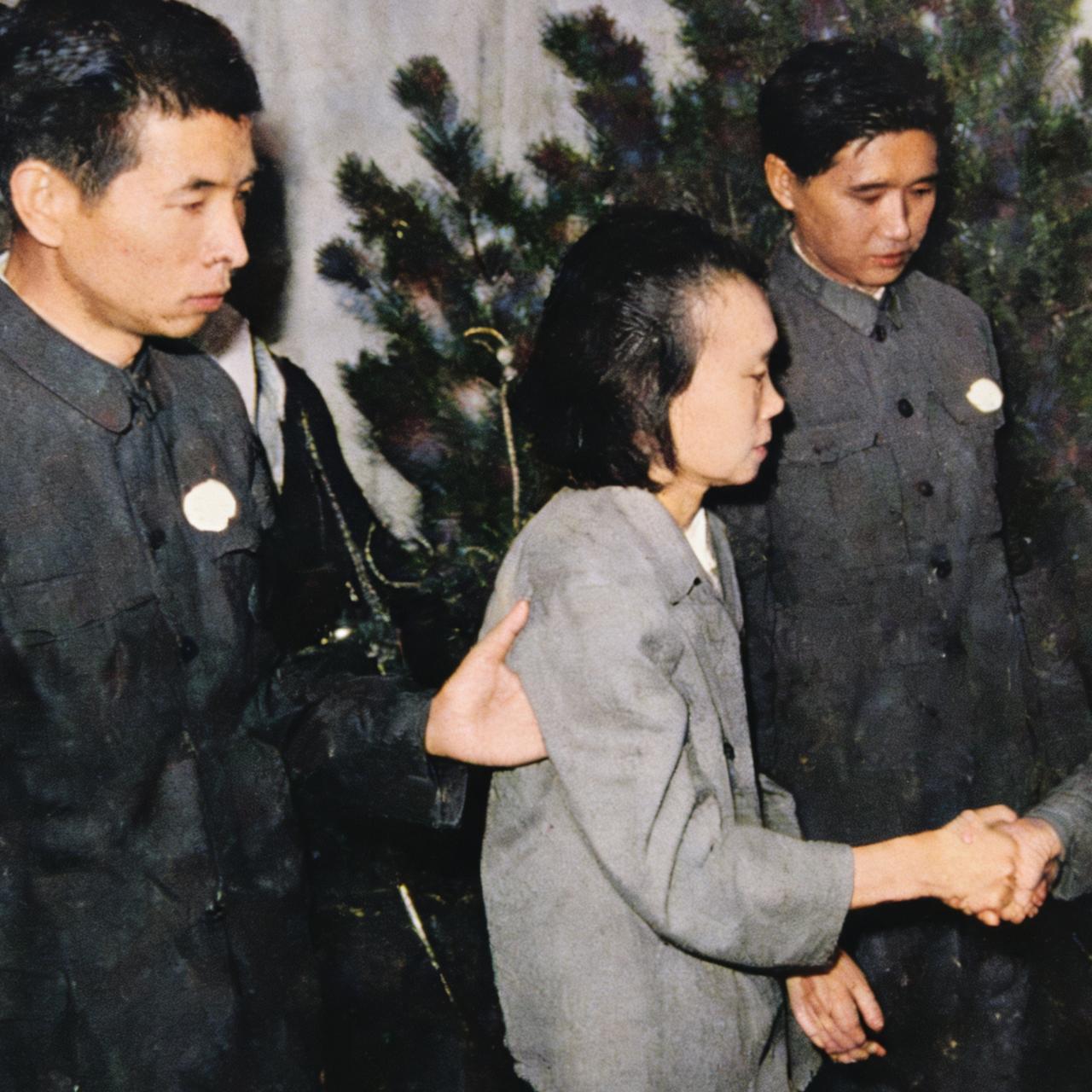 1983年，廖承志的遗孀经普椿，参加丈夫的追悼会，一张罕见的留影，从镜头中我们可