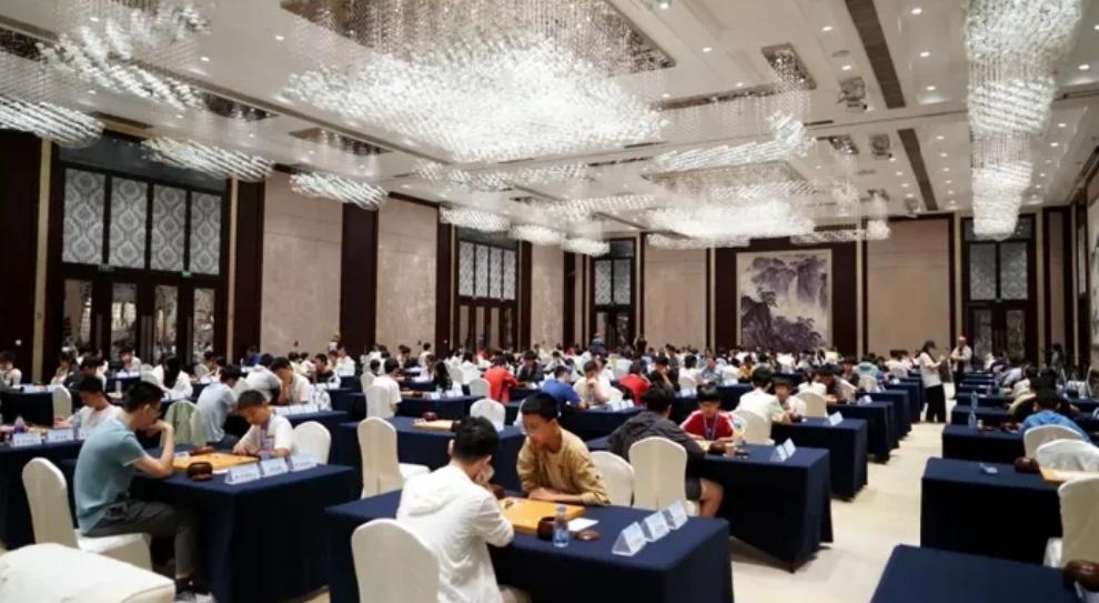 新锐公开赛最新战报~
邱禹然全胜一马当先
女子组四人并驾齐驱

嘉兴周懒予杯围棋